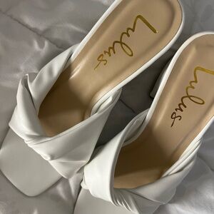 New Lulus White Twisted Puffy Leather Square Toe Heels Size 7